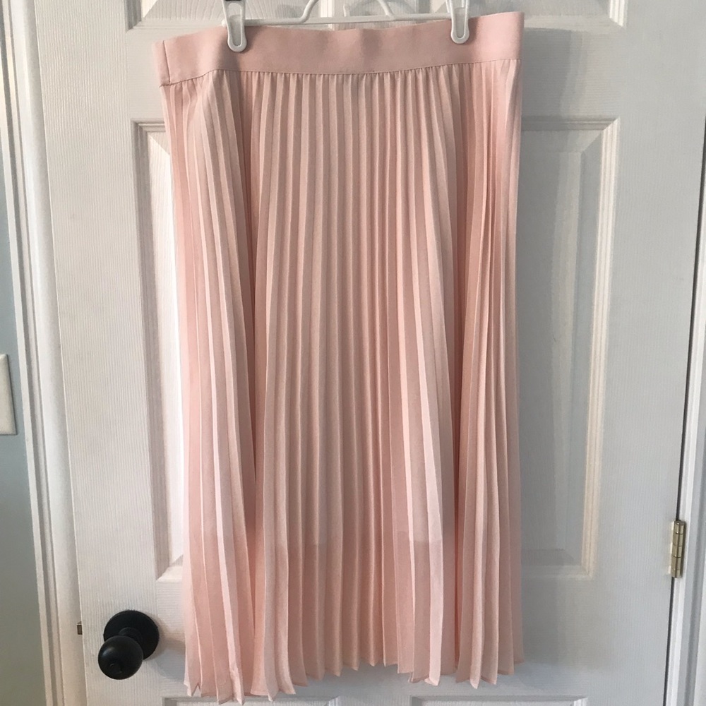 Alfani blush pink pleated skirt, wide elastic waist.  Pleated skirts are BACK!
